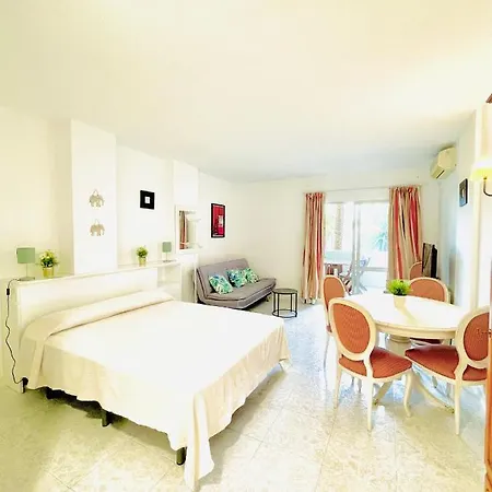 Benal Beach Studio *